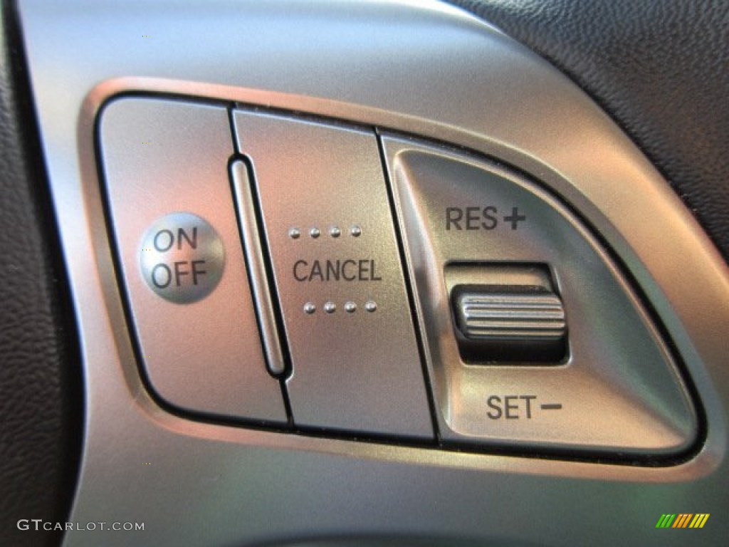 2011 Hyundai Tucson GLS AWD Controls Photos