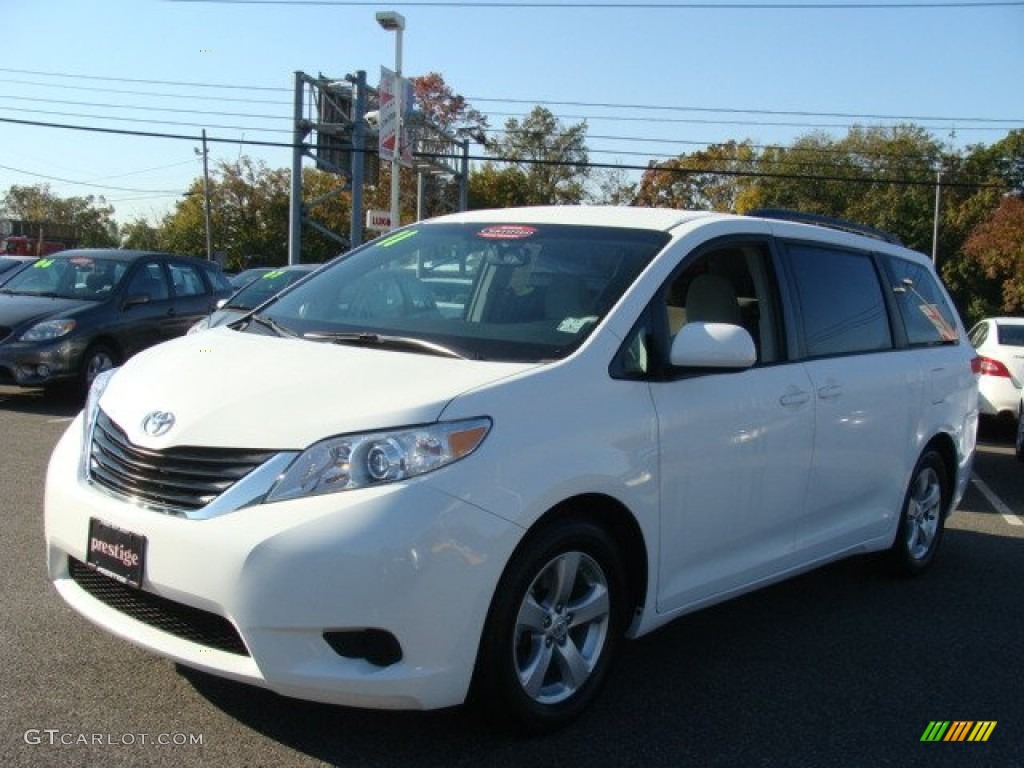 2011 Sienna LE - Super White / Light Gray photo #3