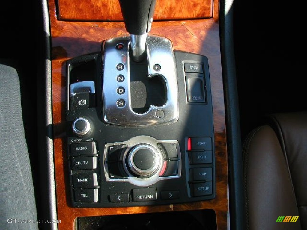 2005 Audi A8 4.2 quattro Controls Photos
