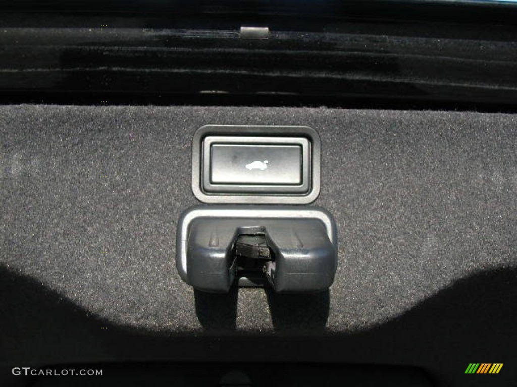 2005 A8 4.2 quattro - Brilliant Black / Black/Amaretto photo #48