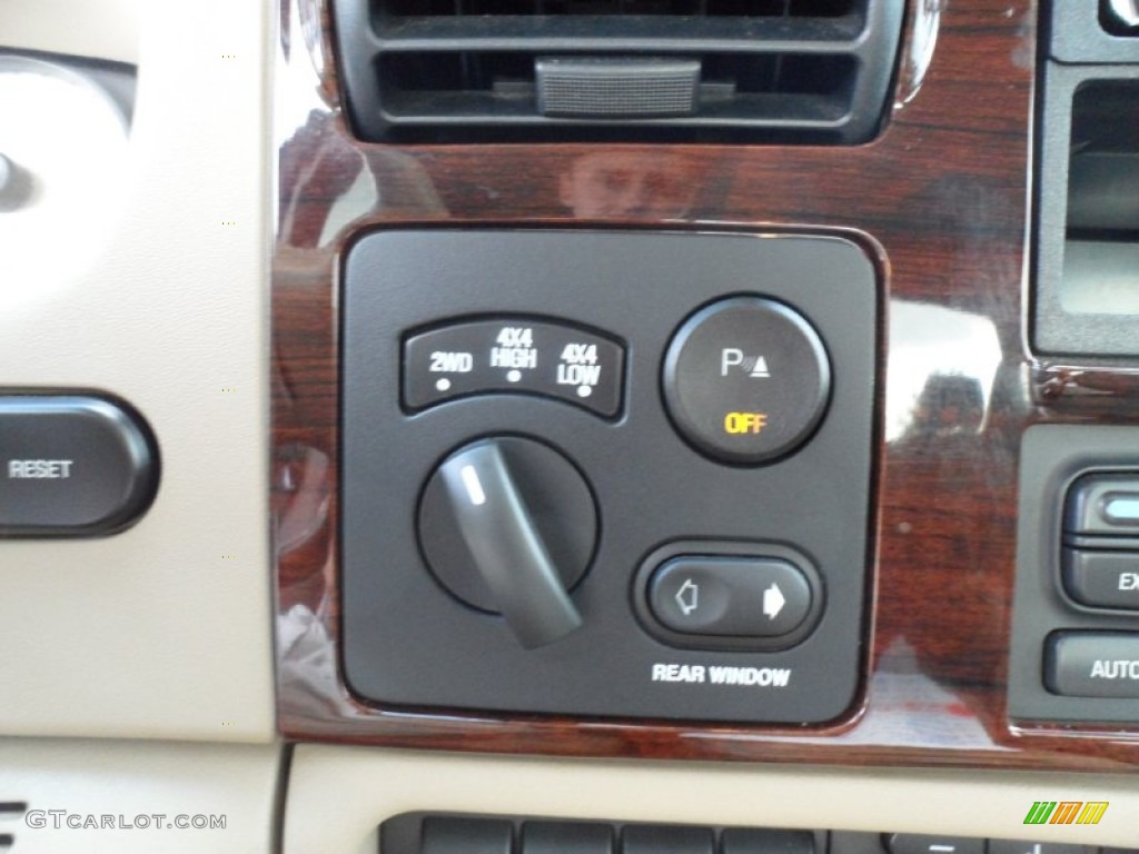 2006 Ford F250 Super Duty King Ranch Crew Cab 4x4 Controls Photo #55998519