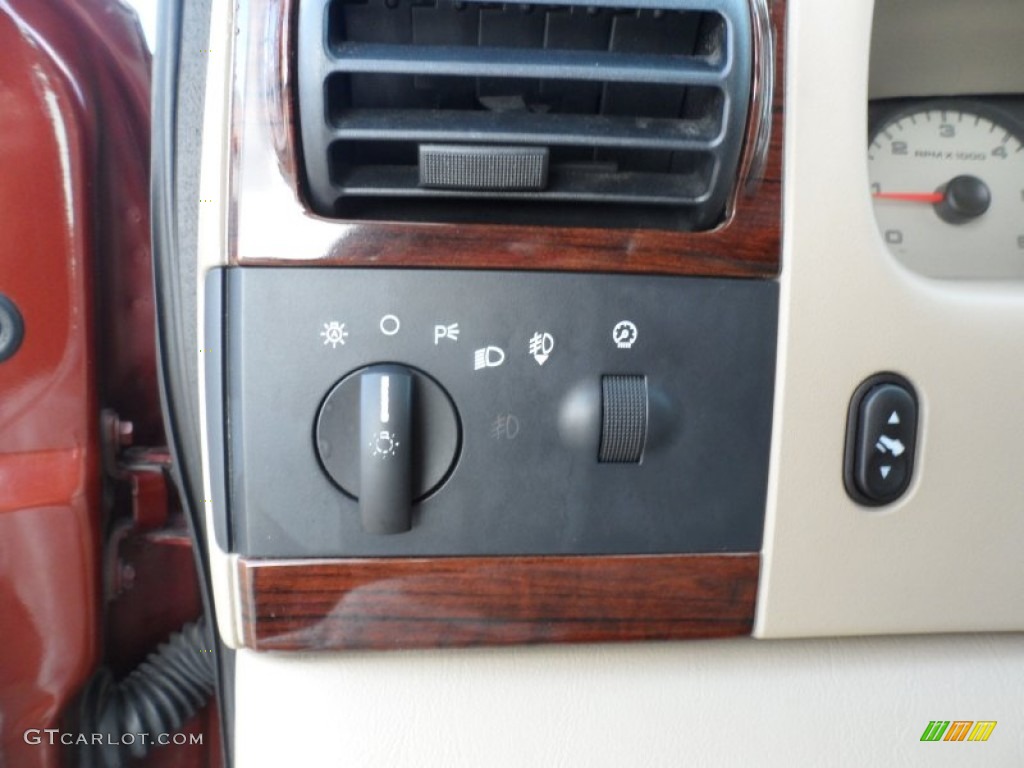 2006 Ford F250 Super Duty King Ranch Crew Cab 4x4 Controls Photo #55998562