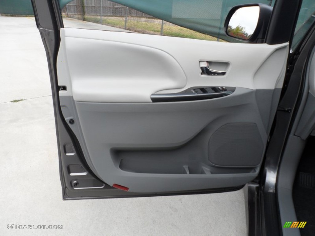 2012 Toyota Sienna SE Door Panel Photos