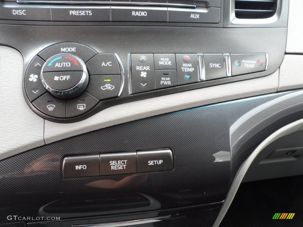 2012 Toyota Sienna SE Controls Photo #56003047