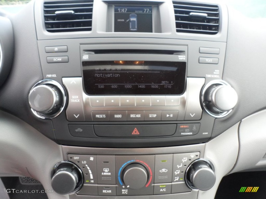 2012 Toyota Highlander SE Controls Photo #56003467