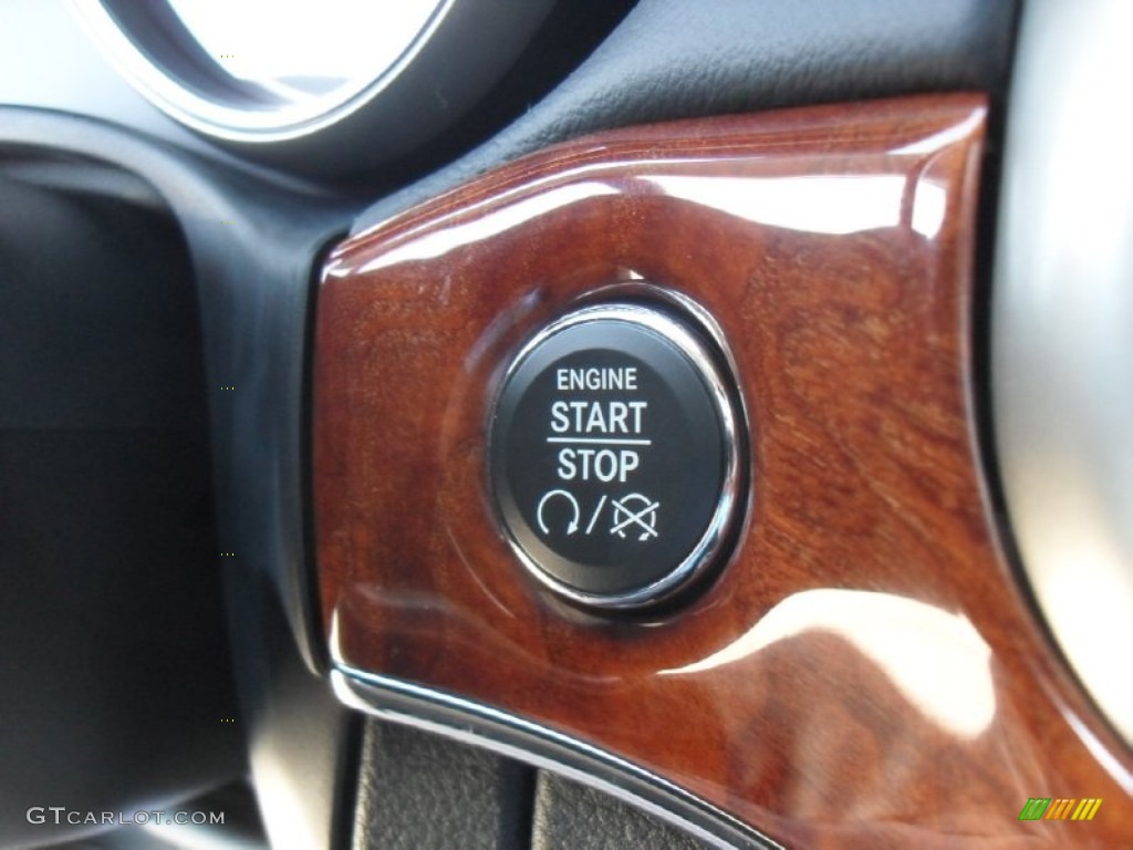 2012 Jeep Grand Cherokee Overland Controls Photo #56003752