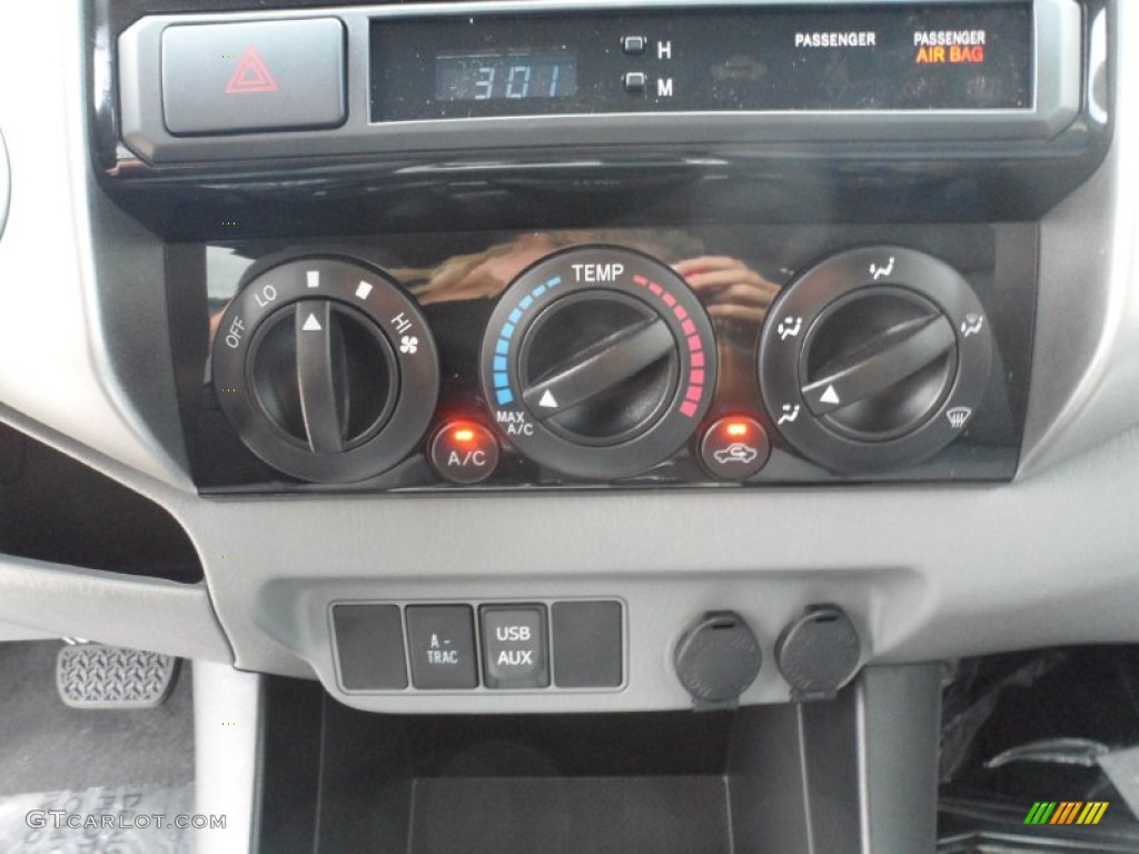 2012 Toyota Tacoma V6 TRD Double Cab 4x4 Controls Photo #56004499