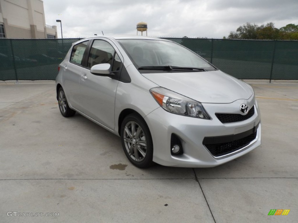 Classic Silver Metallic 2012 Toyota Yaris SE 5 Door Exterior Photo #56005279