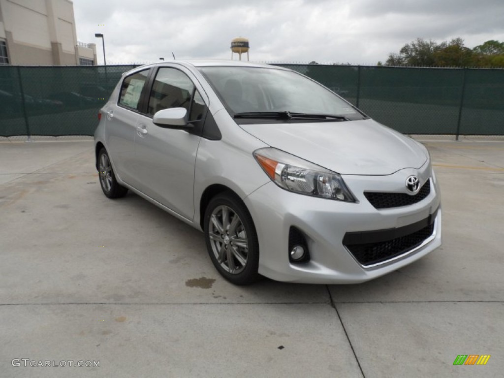 2012 Yaris SE 5 Door - Classic Silver Metallic / Dark Gray photo #1