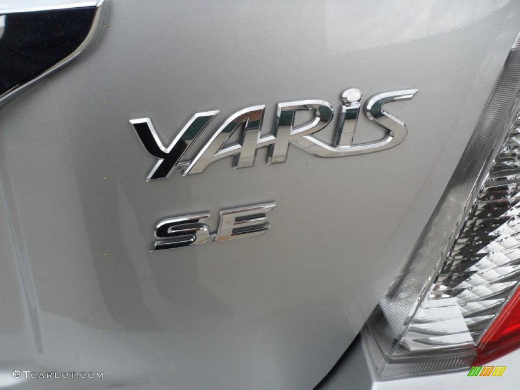 2012 Yaris SE 5 Door - Classic Silver Metallic / Dark Gray photo #15