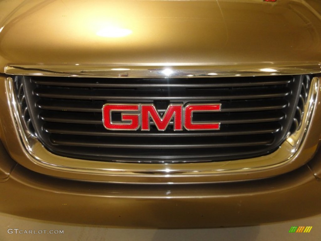 2003 GMC Envoy XL SLE 4x4 Marks and Logos Photos