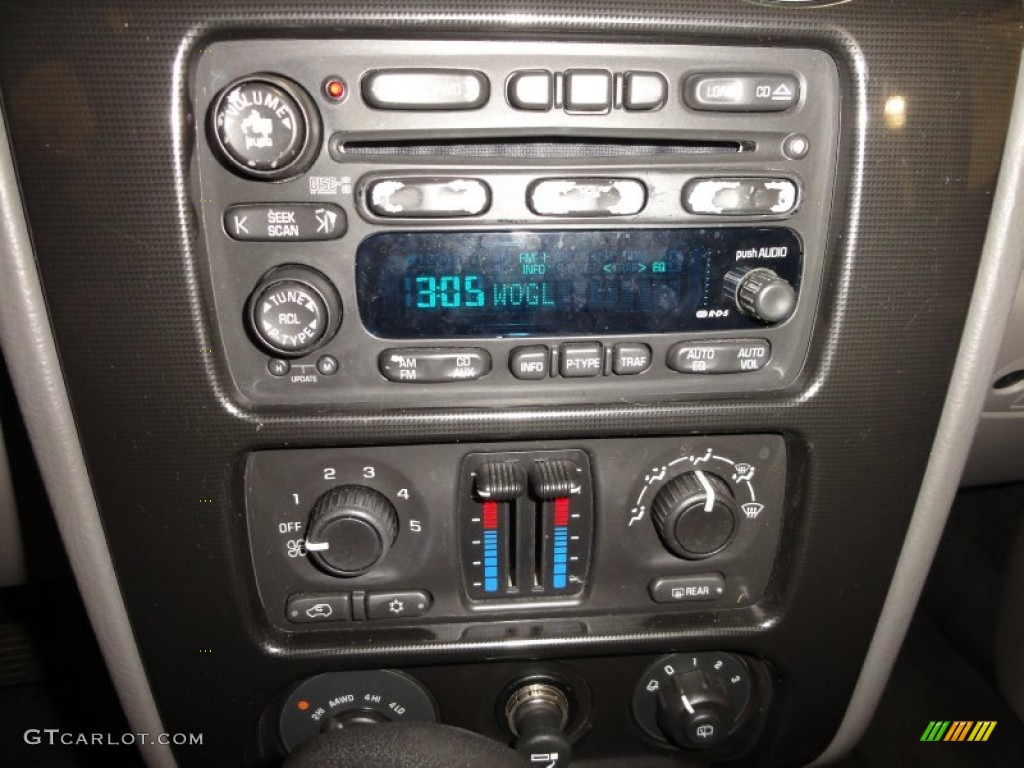 2003 GMC Envoy XL SLE 4x4 Audio System Photo #56007514