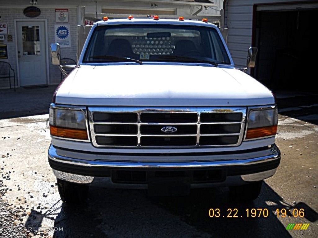 1997 F350 XLT Regular Cab - Colonial White / Opal Grey photo #2