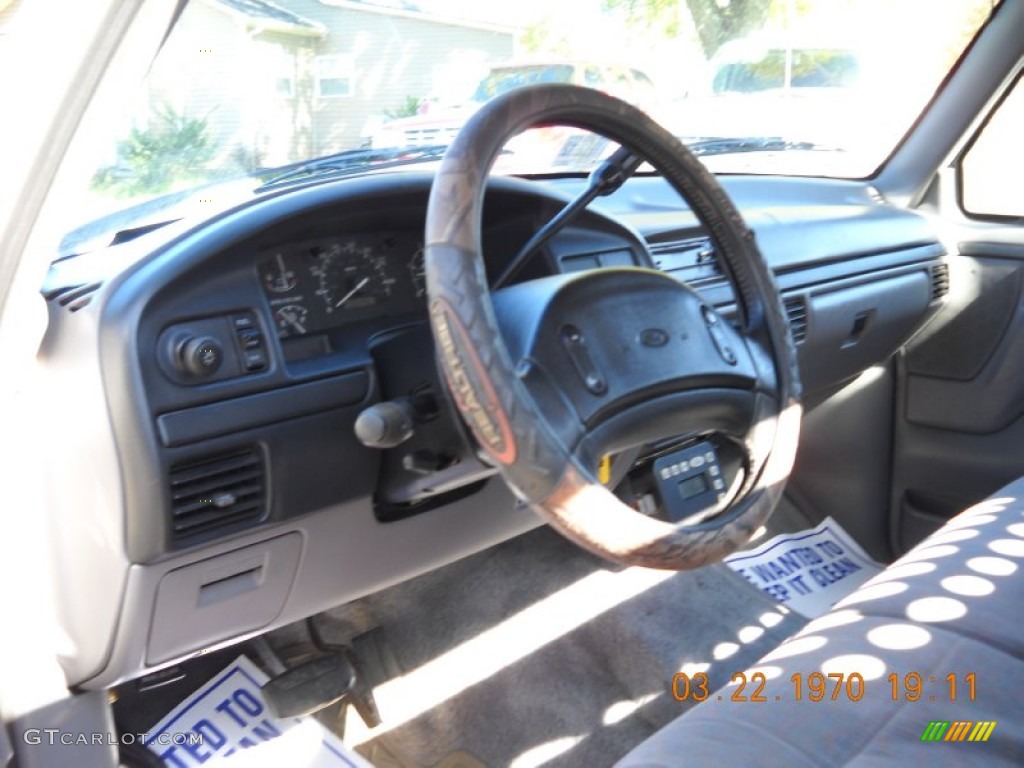 1997 F350 XLT Regular Cab - Colonial White / Opal Grey photo #17