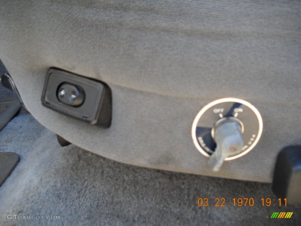 1997 F350 XLT Regular Cab - Colonial White / Opal Grey photo #18