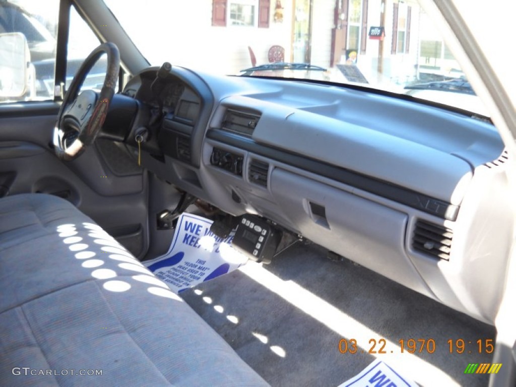 1997 F350 XLT Regular Cab - Colonial White / Opal Grey photo #26