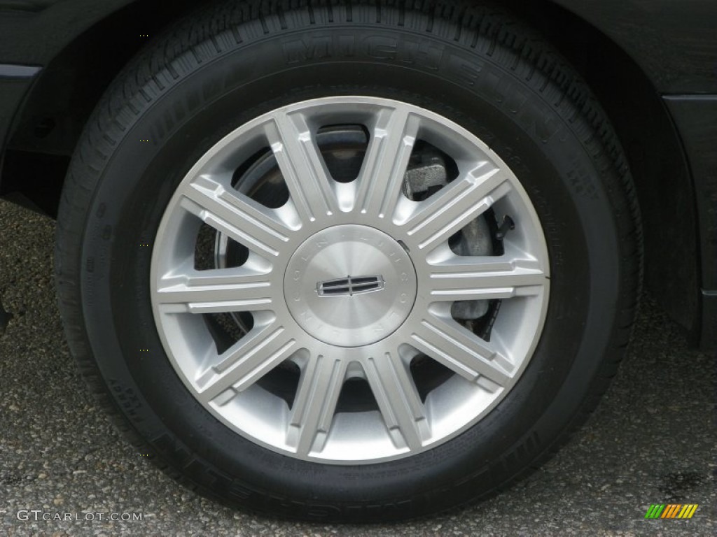 2010 Lincoln Town Car Signature Limited Wheel Photo #56011186