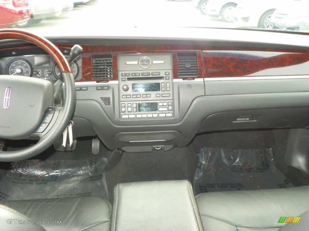 2010 Lincoln Town Car Signature Limited Dashboard Photos