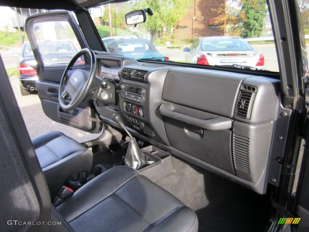 2006 Wrangler SE 4x4 - Black / Dark Slate Gray photo #18