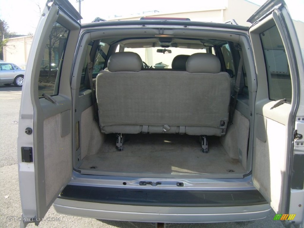 1999 GMC Safari SLE Trunk Photo #56015636