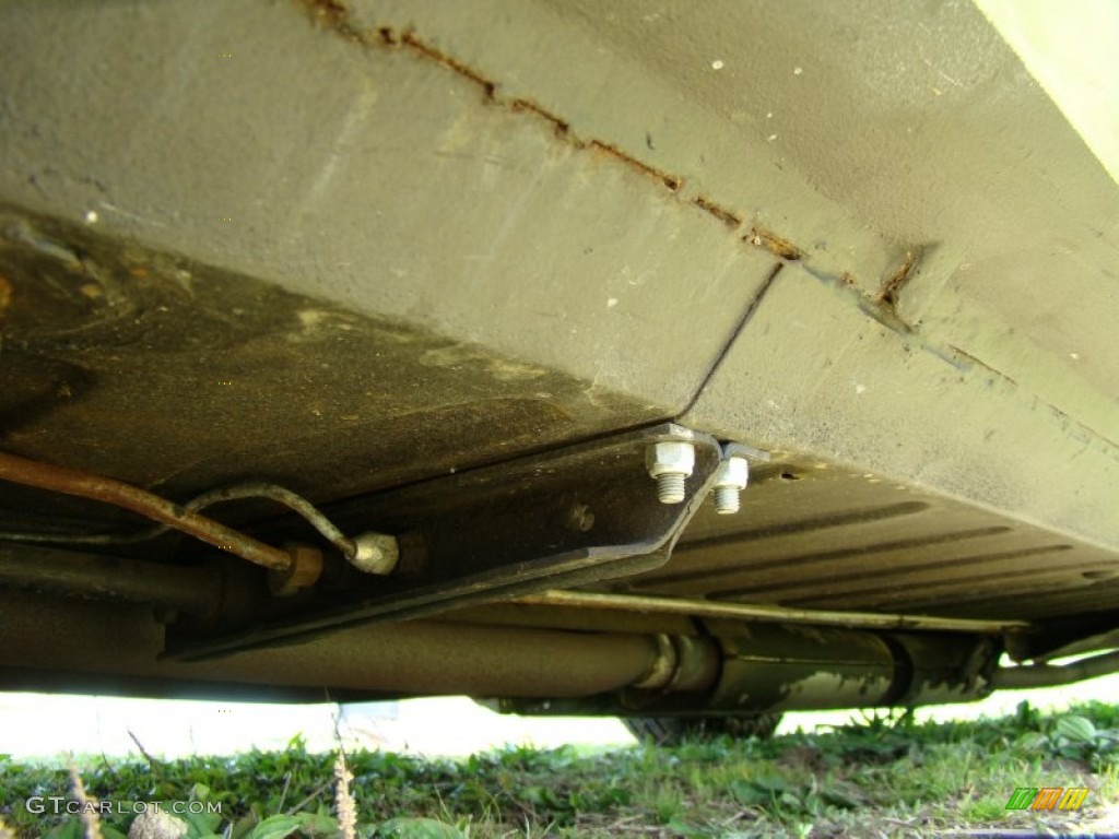 1974 Jaguar XKE Series III Roadster Undercarriage Photo #56019998