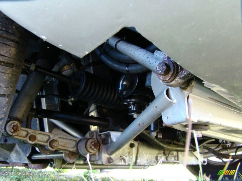1974 Jaguar XKE Series III Roadster Undercarriage Photo #56020019