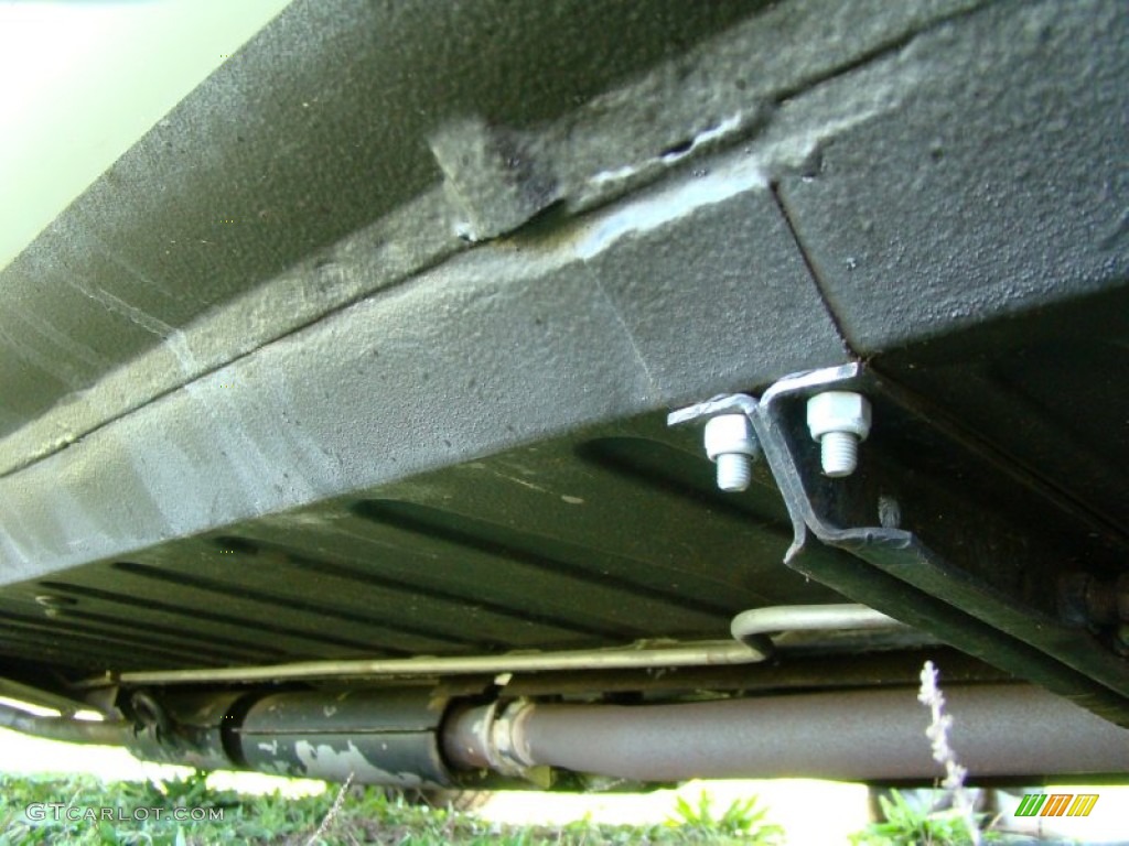 1974 Jaguar XKE Series III Roadster Undercarriage Photo #56020028