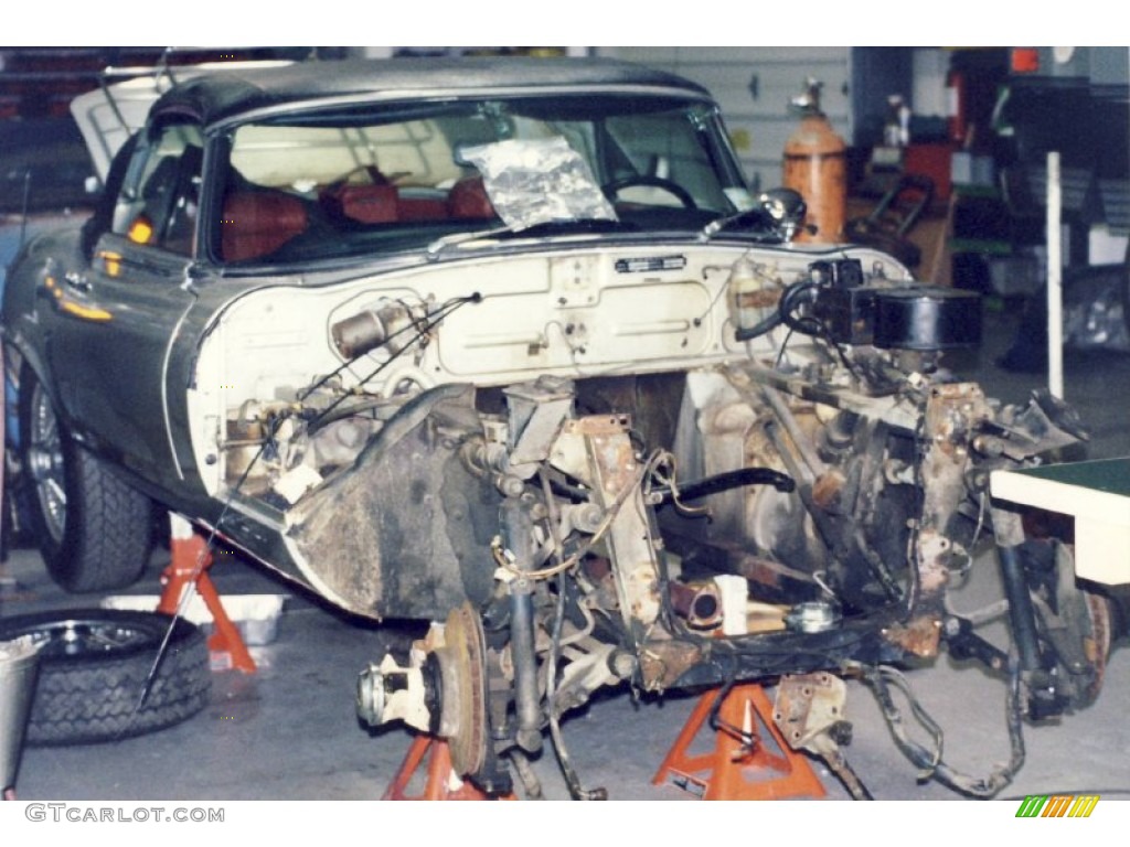 1974 Jaguar XKE Series III Roadster Undercarriage Photo #56020169