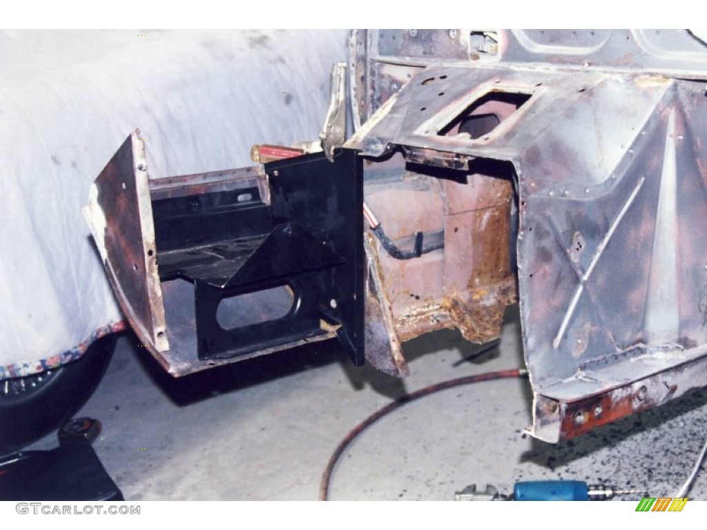 1974 Jaguar XKE Series III Roadster Undercarriage Photo #56020187