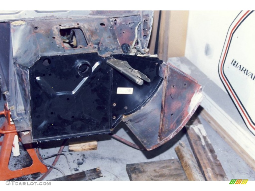 1974 Jaguar XKE Series III Roadster Undercarriage Photo #56020196