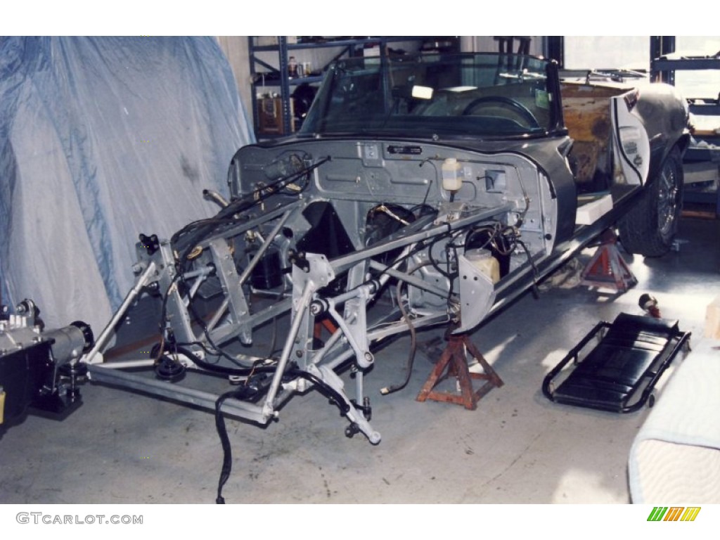 1974 Jaguar XKE Series III Roadster Undercarriage Photo #56020214