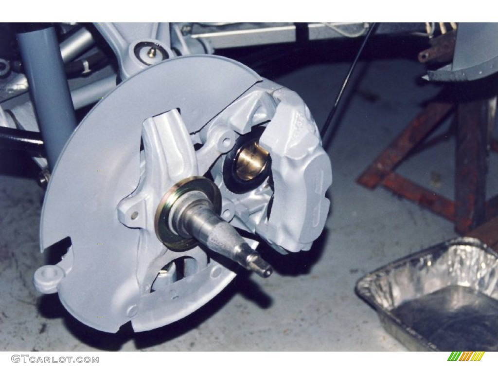1974 Jaguar XKE Series III Roadster Undercarriage Photo #56020232