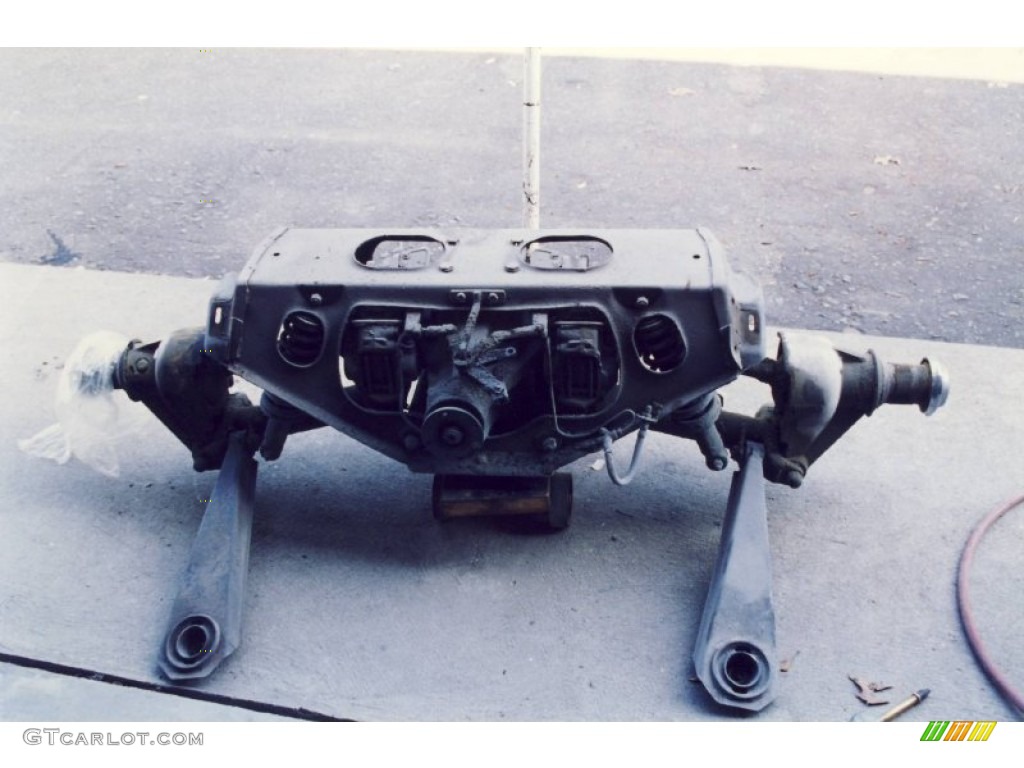 1974 Jaguar XKE Series III Roadster Undercarriage Photo #56020313