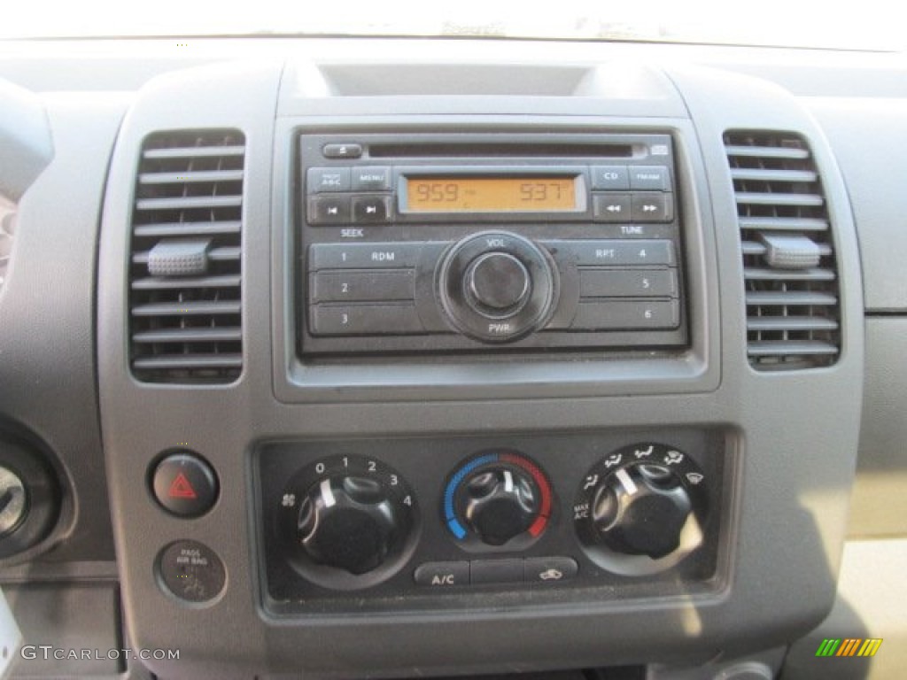 2009 Suzuki Equator Premium Extended Cab Controls Photo #56020998