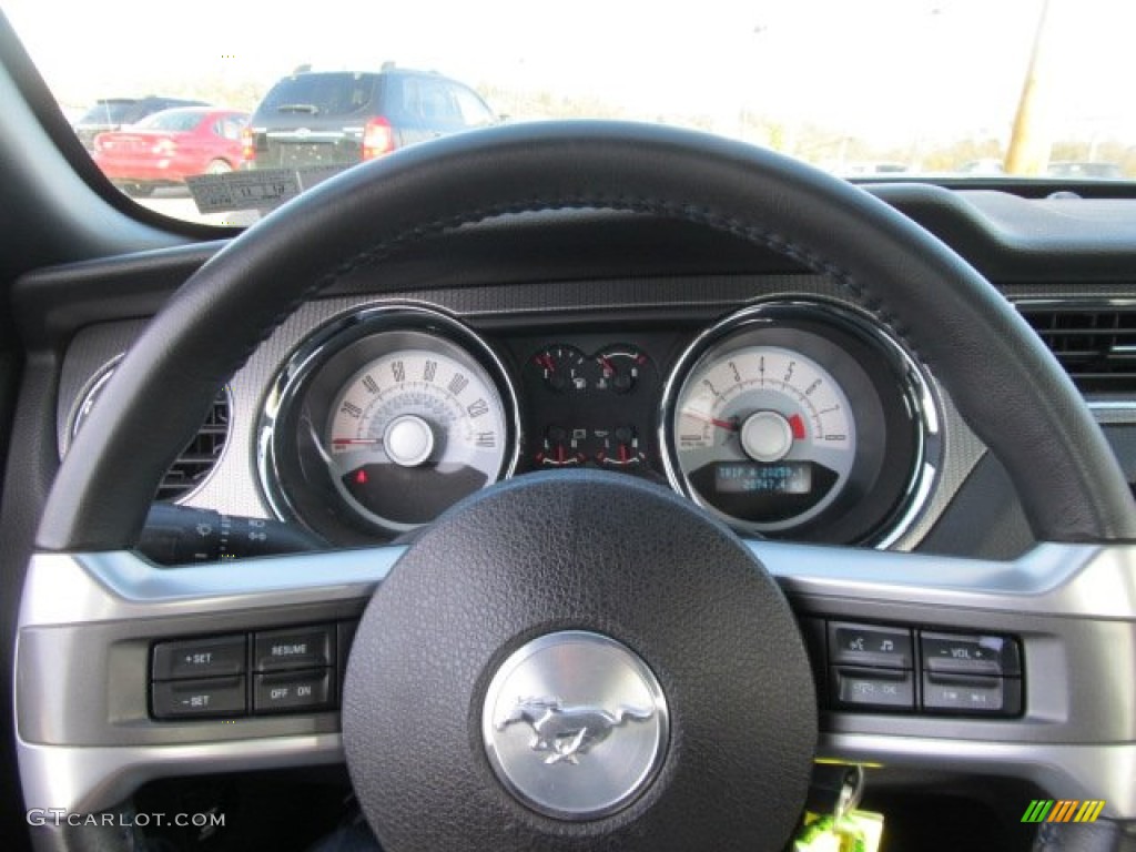 2010 Ford Mustang GT Premium Coupe Charcoal Black/Grabber Blue Steering Wheel Photo #56021165