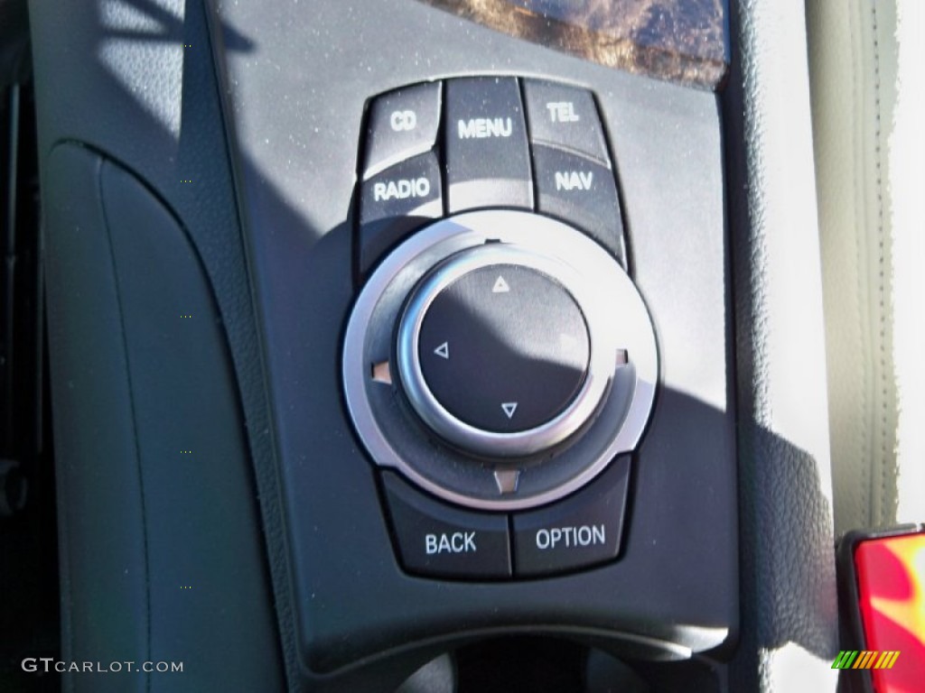 2011 BMW 1 Series 135i Convertible Controls Photo #56027790