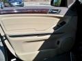 Black - GL 450 4Matic Photo No. 16