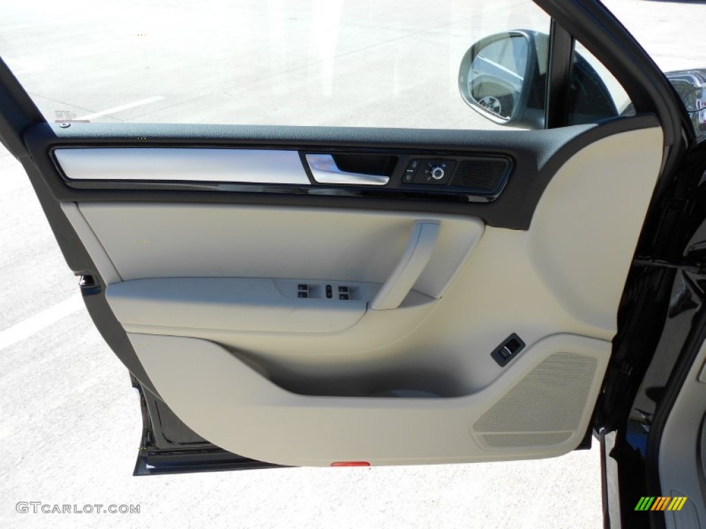 2012 Volkswagen Touareg TDI Sport 4XMotion Cornsilk Beige Door Panel Photo #56028677