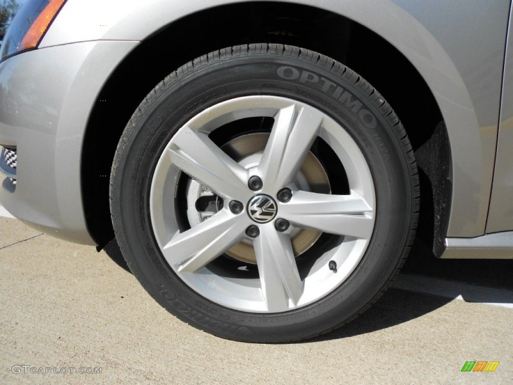2012 Volkswagen Passat 2.5L SE Wheel Photo #56028892