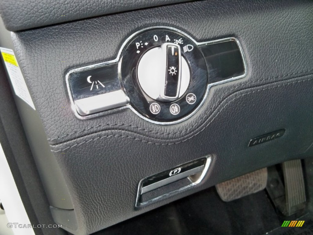 2009 Mercedes-Benz CL 550 4Matic Controls Photo #56033990