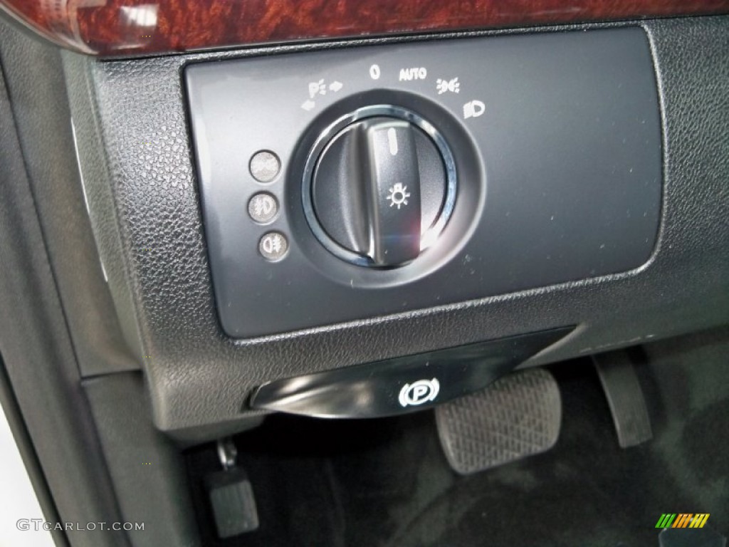 2010 Mercedes-Benz GL 350 BlueTEC 4Matic Controls Photo #56042666