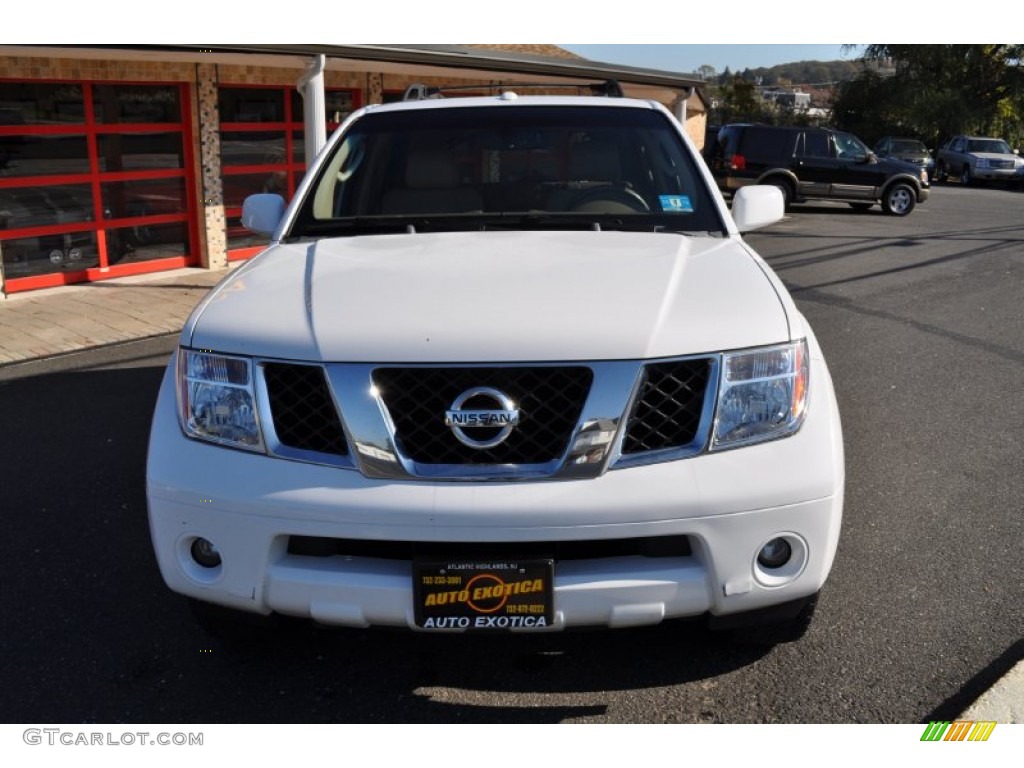 2006 Pathfinder SE 4x4 - Avalanche White / Desert photo #28