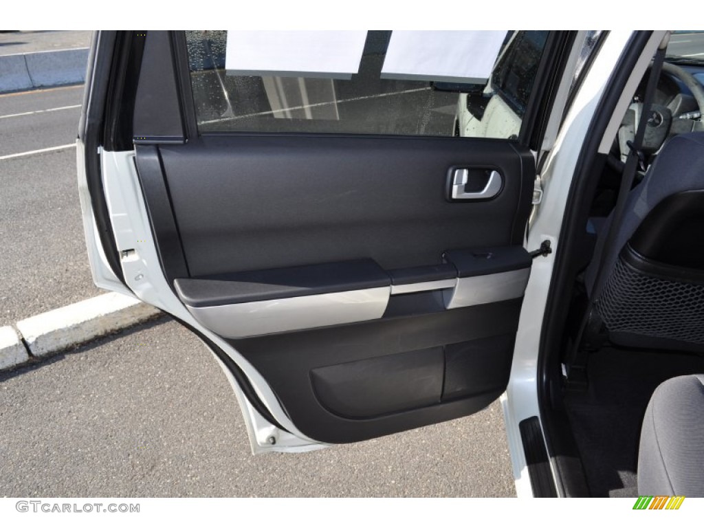 2006 Mitsubishi Endeavor LS AWD Door Panel Photos