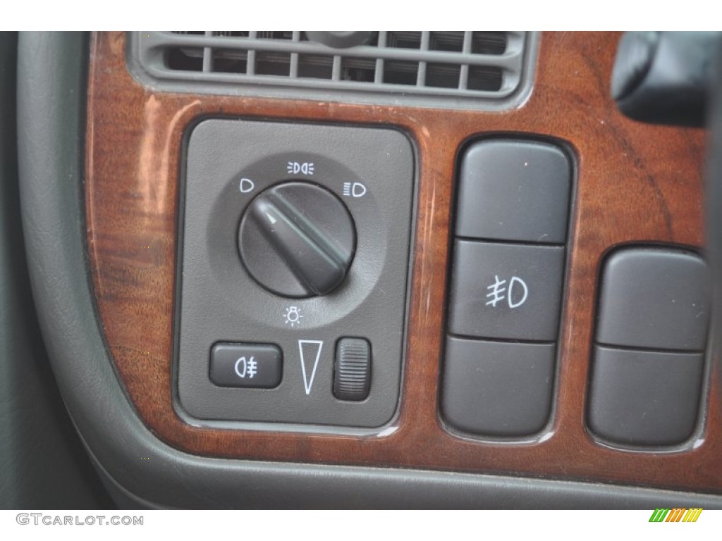 2001 Saab 9-5 Wagon Controls Photo #56049485