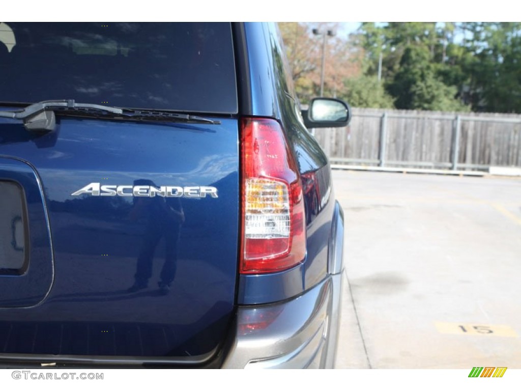 2003 Isuzu Ascender S Marks and Logos Photos