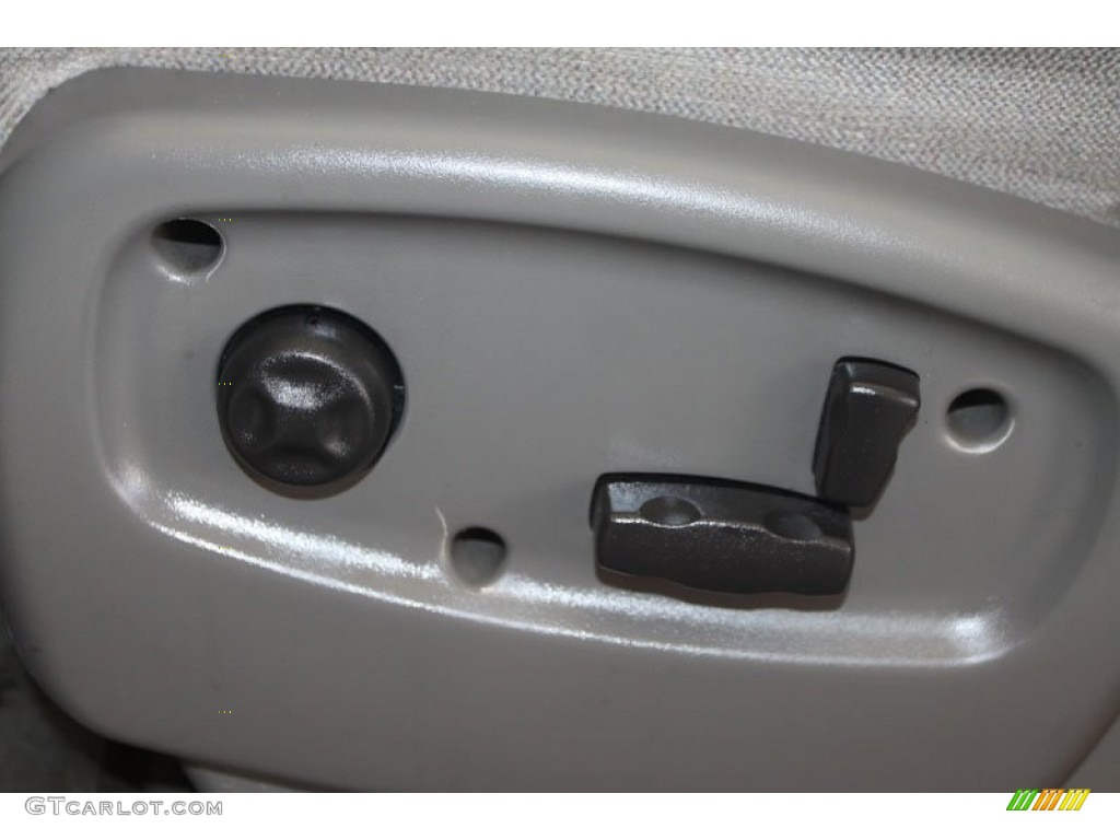 2003 Isuzu Ascender S Controls Photo #56050955
