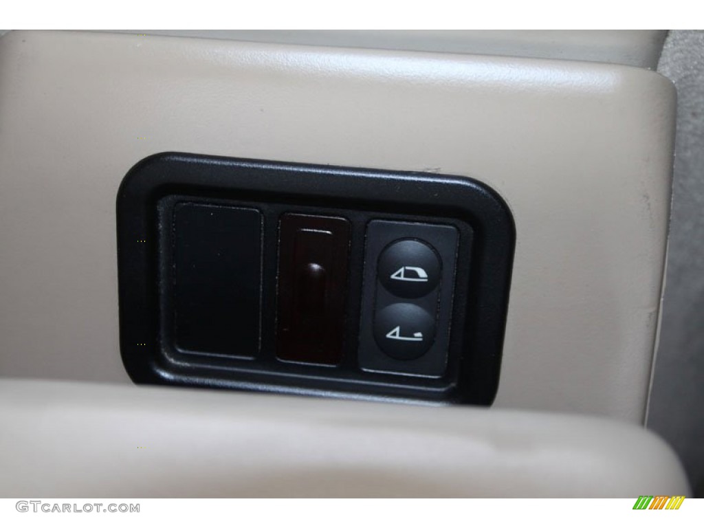 2002 BMW Z3 3.0i Roadster Controls Photo #56051456