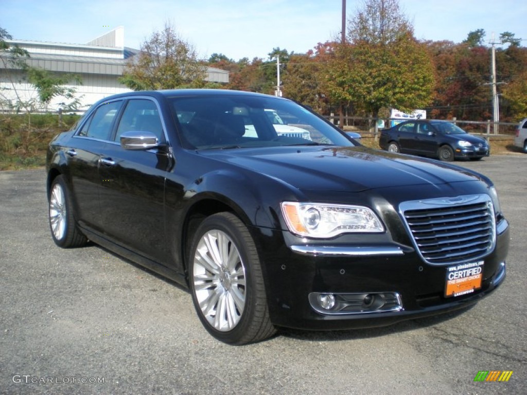 2011 300 C Hemi - Brilliant Black Crystal Pearl / Black photo #3