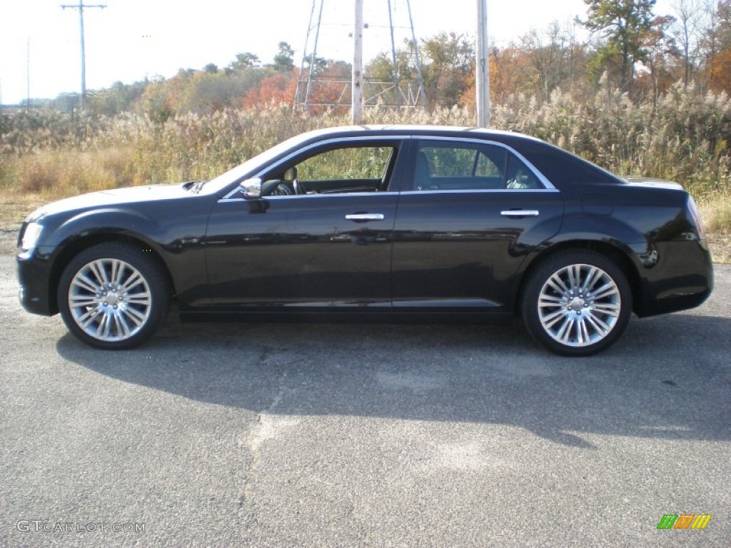 2011 300 C Hemi - Brilliant Black Crystal Pearl / Black photo #8