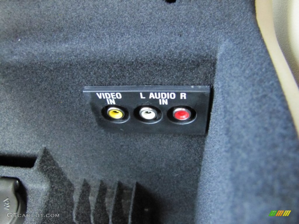 2010 STS 4 V8 AWD - Crystal Red Tintcoat / Cashmere photo #21